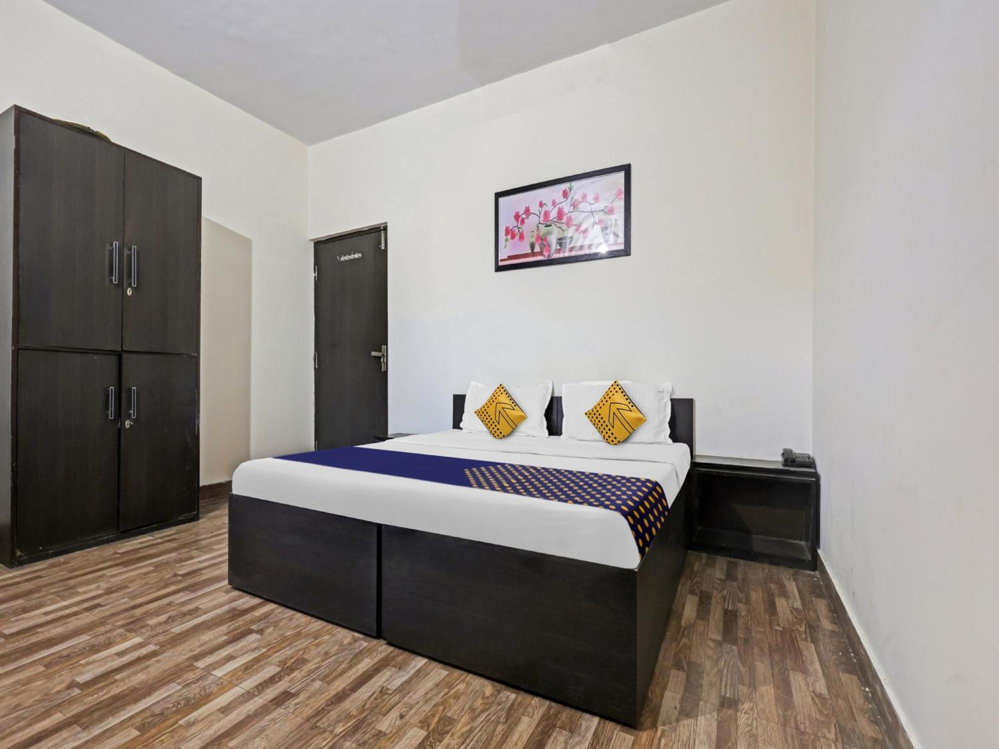 Spot On 81167 Hotel Asdr Rudrapur Εξωτερικό φωτογραφία