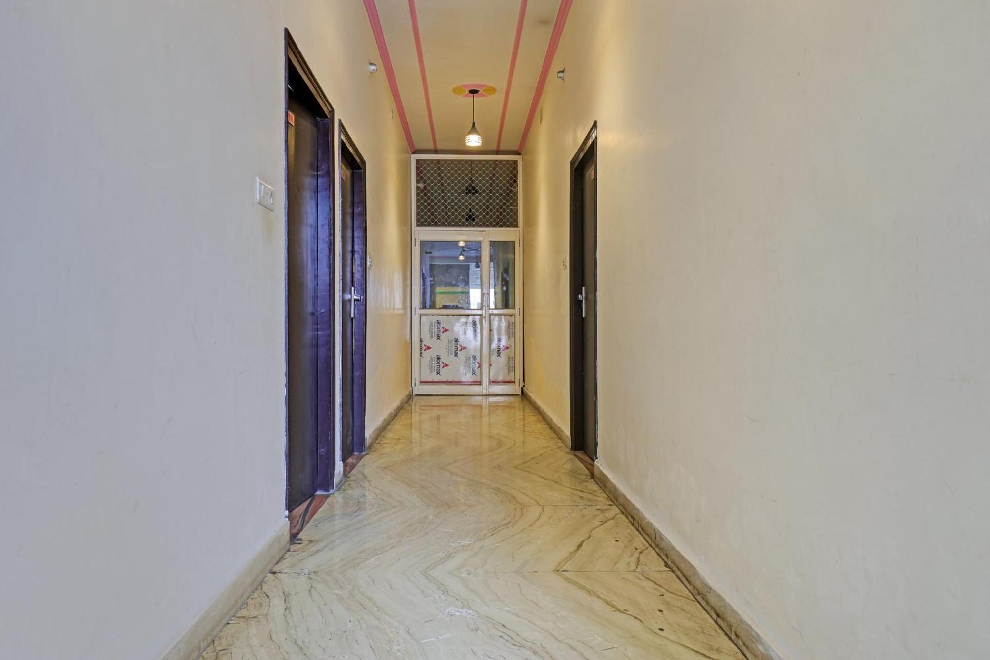 Spot On 81167 Hotel Asdr Rudrapur Εξωτερικό φωτογραφία