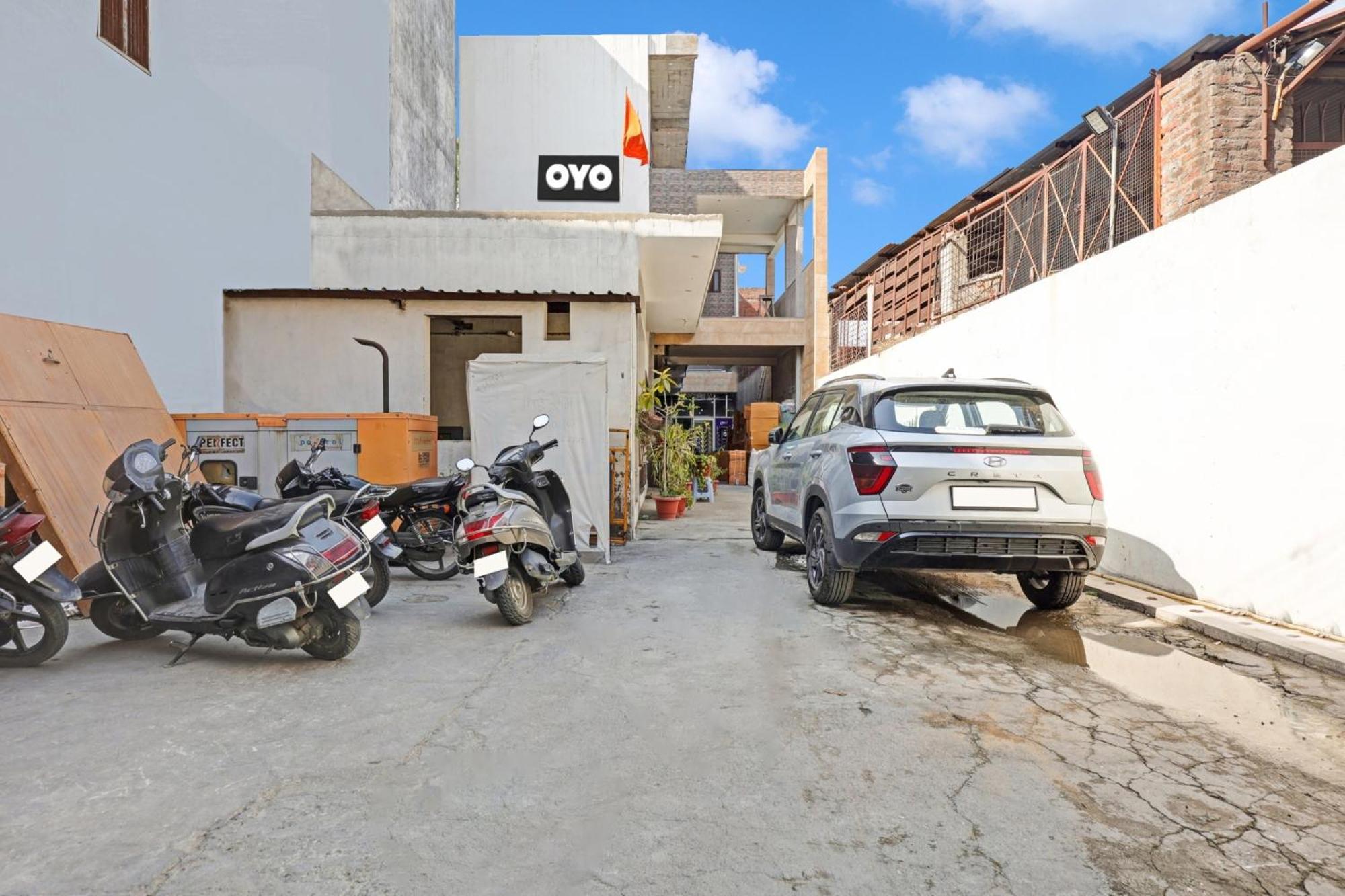 Spot On 81167 Hotel Asdr Rudrapur Εξωτερικό φωτογραφία